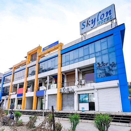 Fabhotel Skylon, Near Mahatma Mandir Gandhinagar Esterno foto
