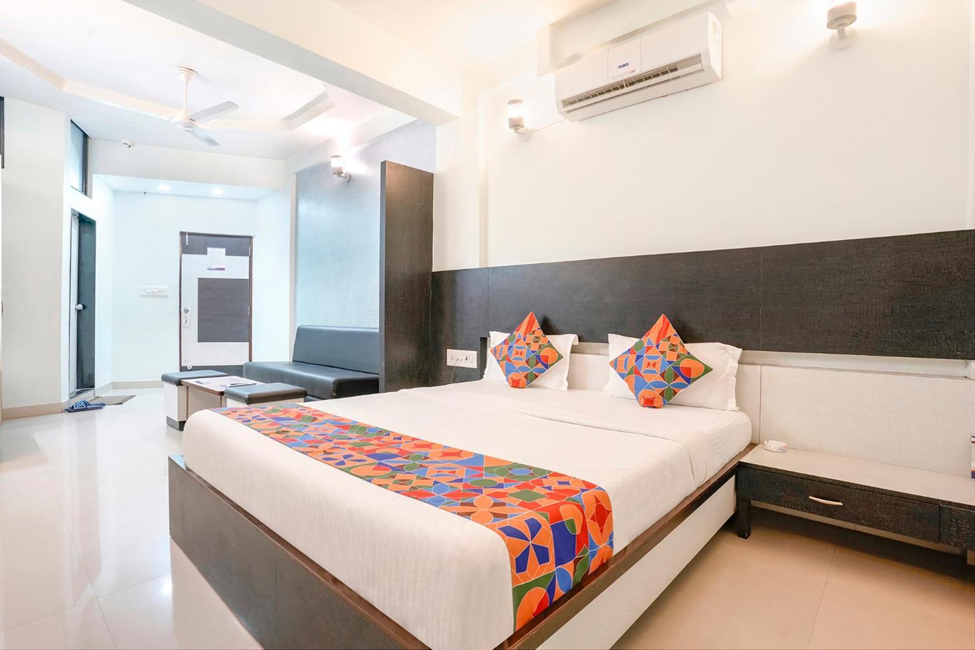 Fabhotel Skylon, Near Mahatma Mandir Gandhinagar Esterno foto